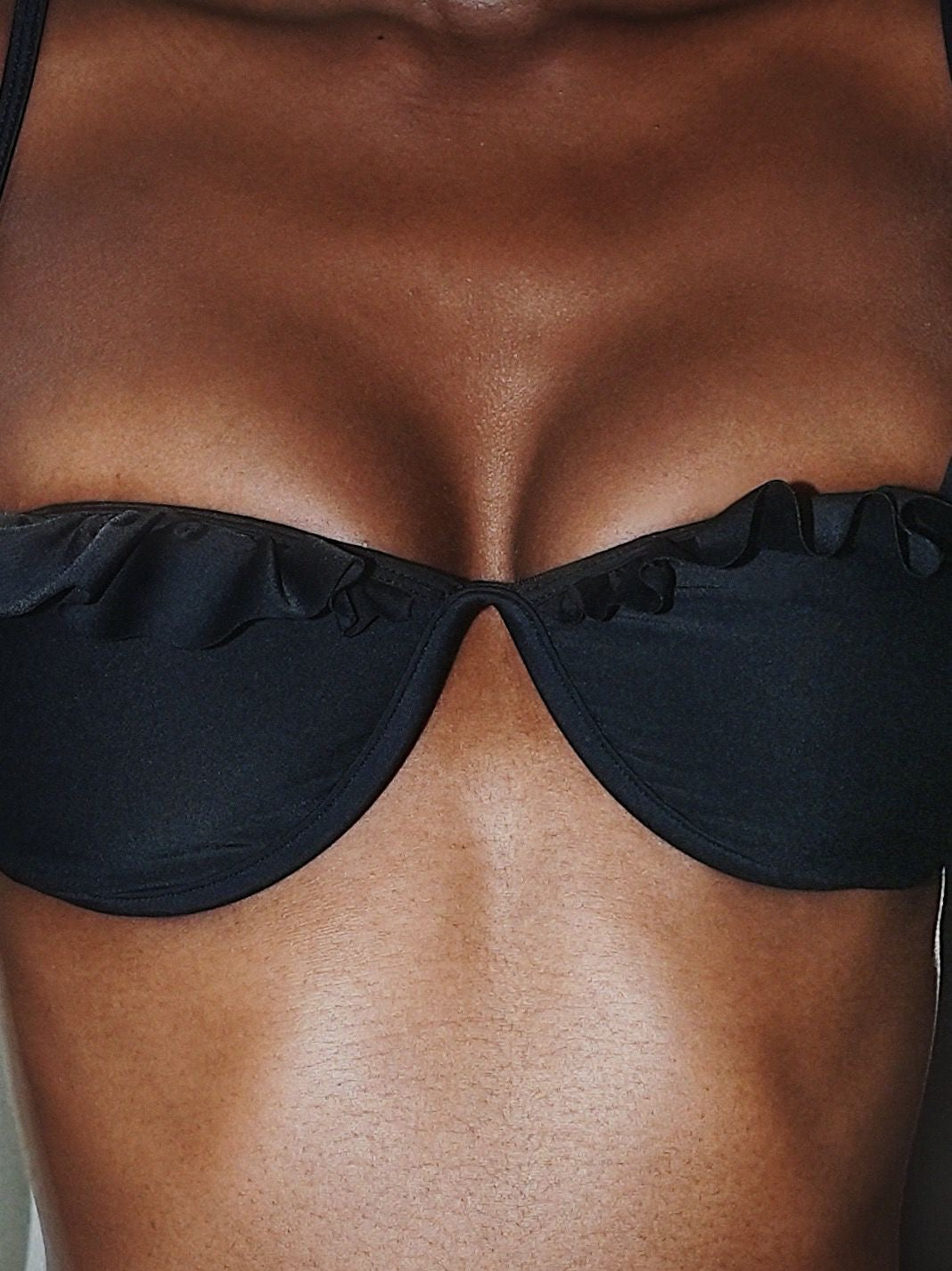 LE LUXE RUFFLED TOP