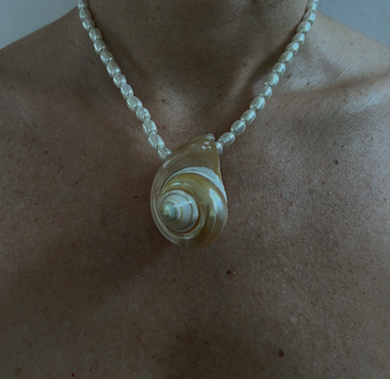 SHELL NECKLACES PEARLS